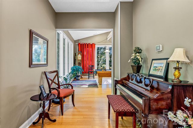 672 Blythe Street, Hendersonville, NC 28739