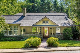 672 Blythe Street, Hendersonville, NC 28739