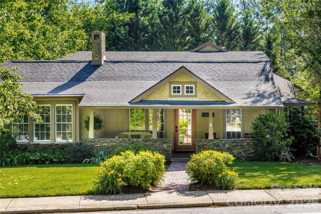 672 Blythe Street, Hendersonville, NC 28739