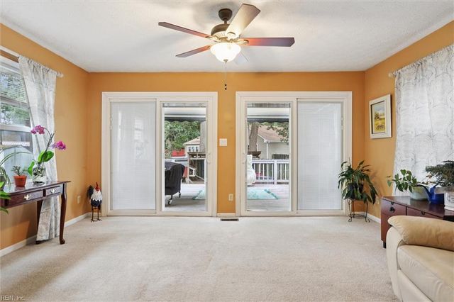 7 Thomas DR, Poquoson, VA 23662