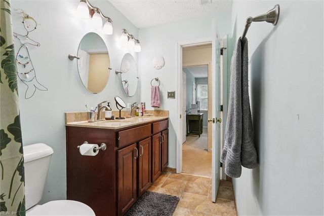 7 Thomas DR, Poquoson, VA 23662