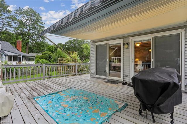 7 Thomas DR, Poquoson, VA 23662