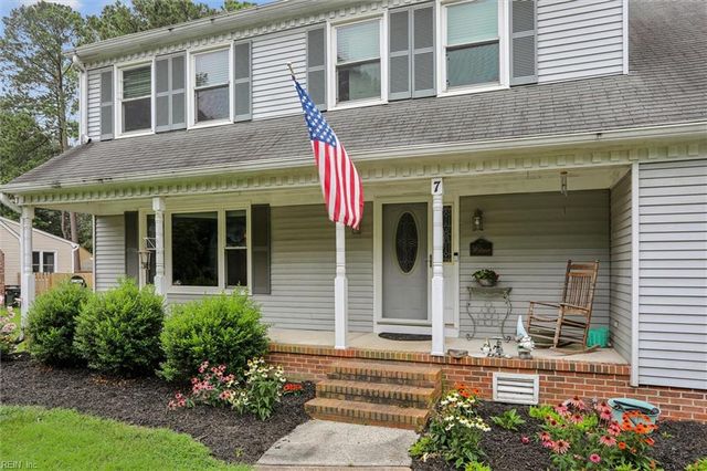 7 Thomas DR, Poquoson, VA 23662
