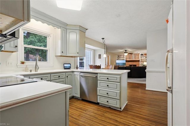 7 Thomas DR, Poquoson, VA 23662