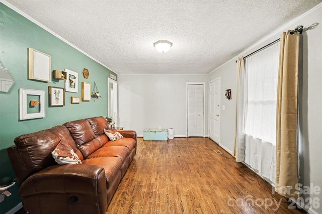 847 E Chestnut Street, Stanley, NC 28164