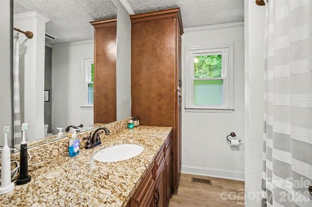 847 E Chestnut Street, Stanley, NC 28164