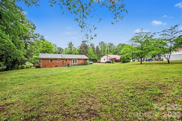 847 E Chestnut Street, Stanley, NC 28164
