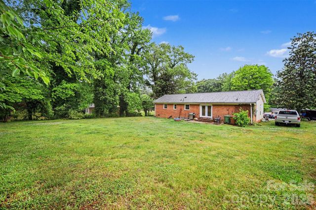 847 E Chestnut Street, Stanley, NC 28164