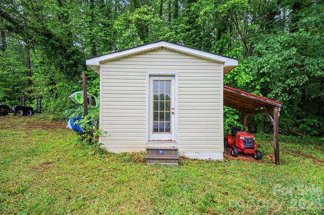 847 E Chestnut Street, Stanley, NC 28164