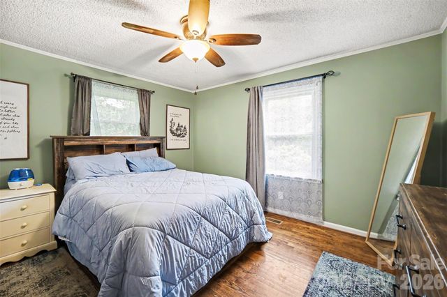 847 E Chestnut Street, Stanley, NC 28164