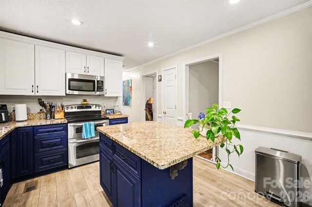 847 E Chestnut Street, Stanley, NC 28164