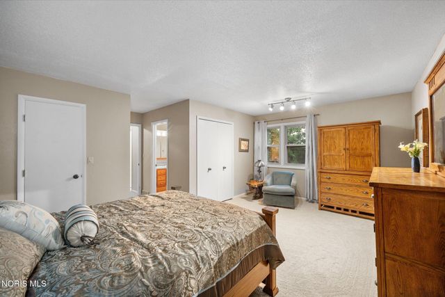 6765 Hampsford Circle, Toledo, OH 43617