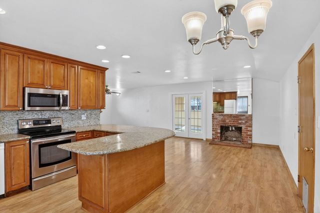 13912 Aurora Dr, San Leandro, CA 94577