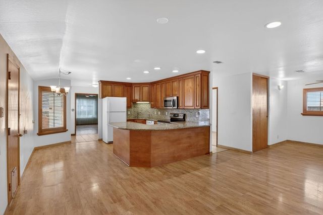 13912 Aurora Dr, San Leandro, CA 94577