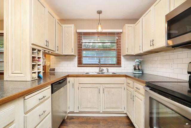 1736 Cassell Road, Manhattan, KS 66502