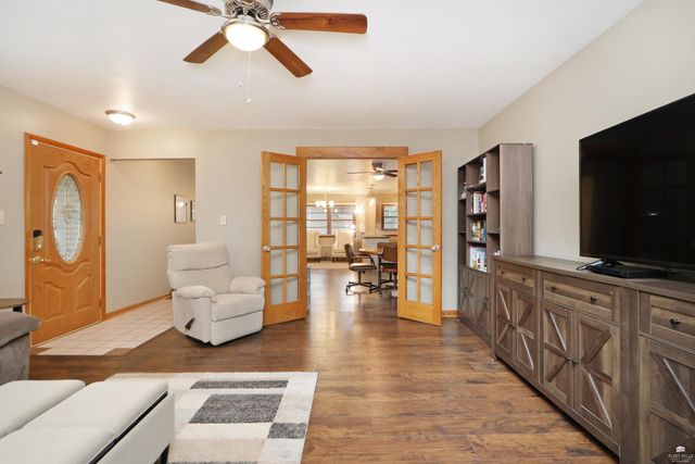 1736 Cassell Road, Manhattan, KS 66502