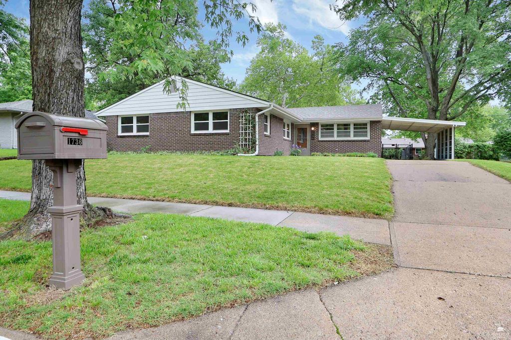 1736 Cassell Road, Manhattan, KS 66502