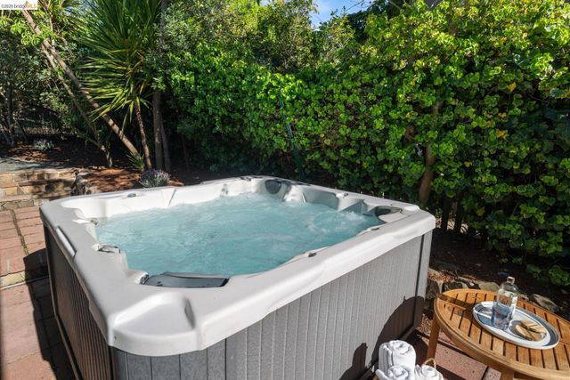 49 Windsor Ave, Kensington, CA 94708