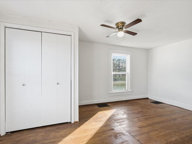 120 Green Street, Center Point, IA 52213