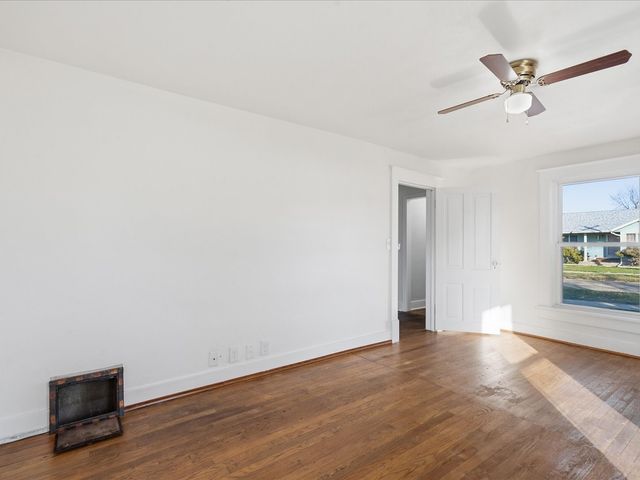 120 Green Street, Center Point, IA 52213