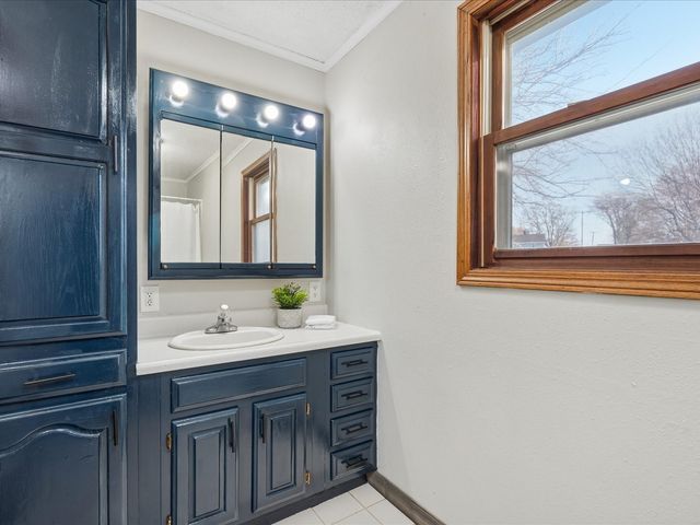 120 Green Street, Center Point, IA 52213