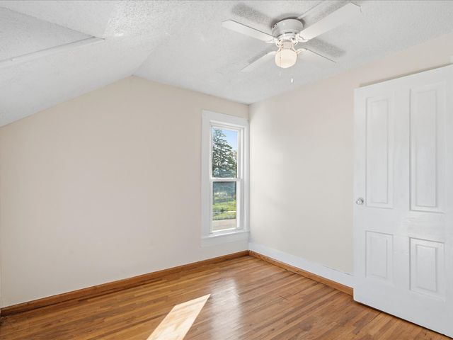 120 Green Street, Center Point, IA 52213