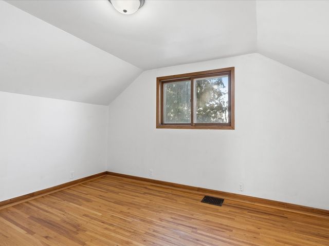 120 Green Street, Center Point, IA 52213