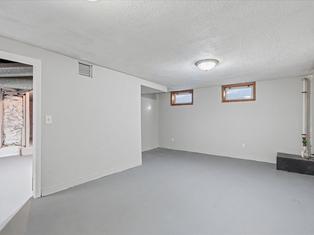 120 Green Street, Center Point, IA 52213