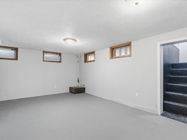 120 Green Street, Center Point, IA 52213