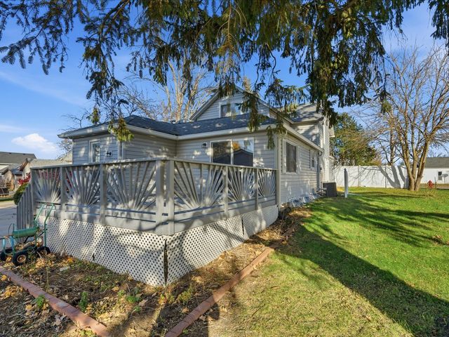 120 Green Street, Center Point, IA 52213