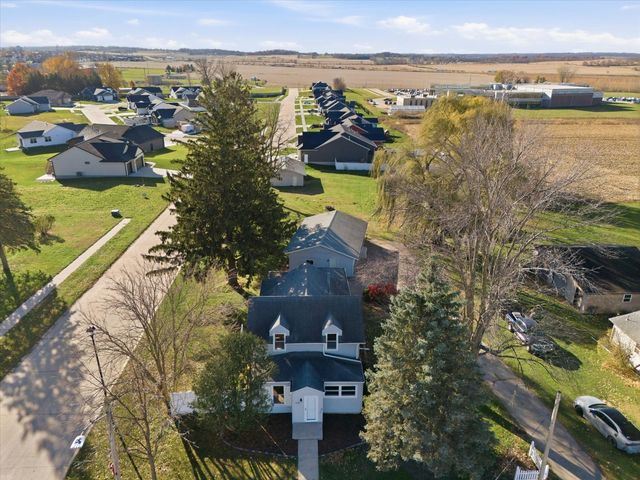 120 Green Street, Center Point, IA 52213