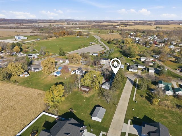 120 Green Street, Center Point, IA 52213