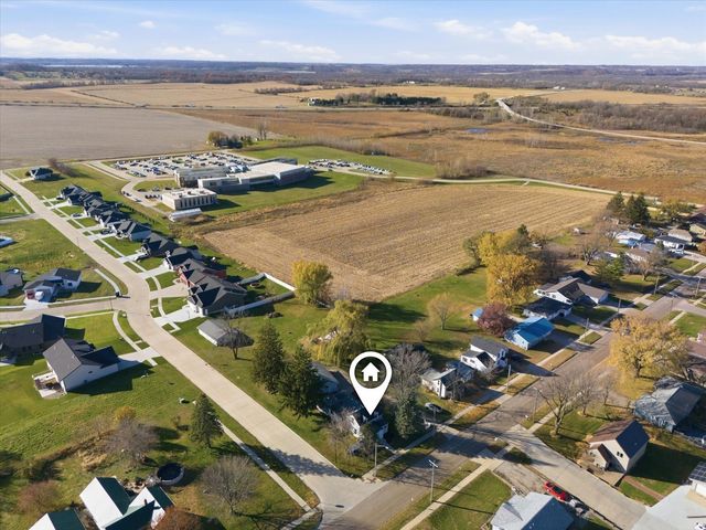 120 Green Street, Center Point, IA 52213