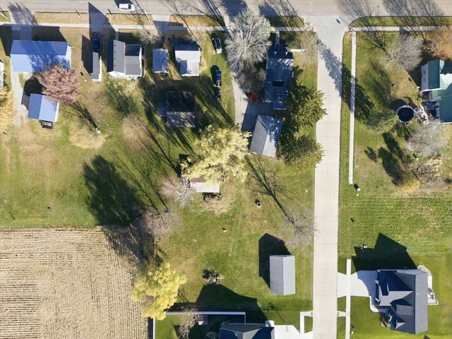 120 Green Street, Center Point, IA 52213