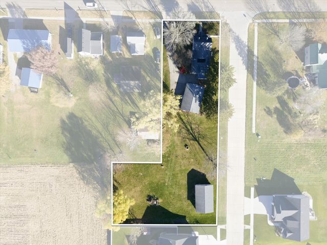 120 Green Street, Center Point, IA 52213