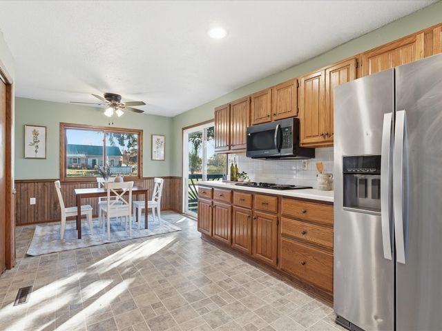 120 Green Street, Center Point, IA 52213