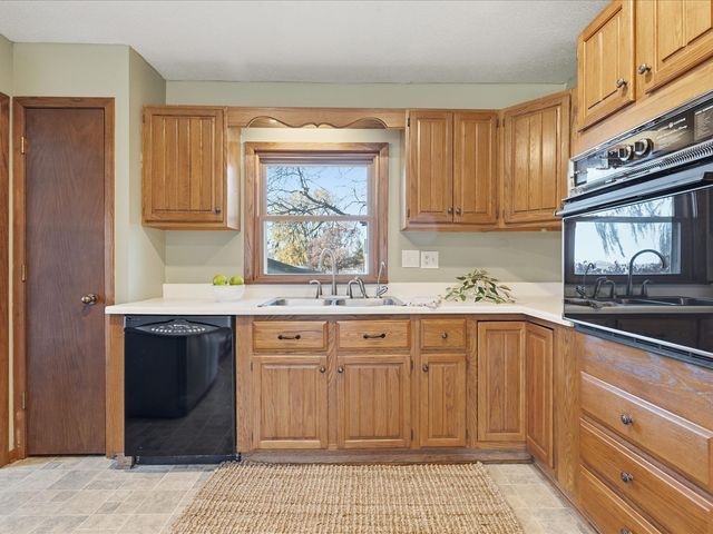 120 Green Street, Center Point, IA 52213