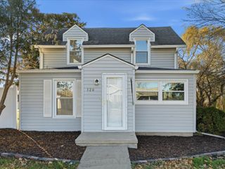 120 Green Street, Center Point, IA 52213