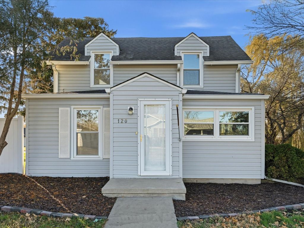 120 Green Street, Center Point, IA 52213