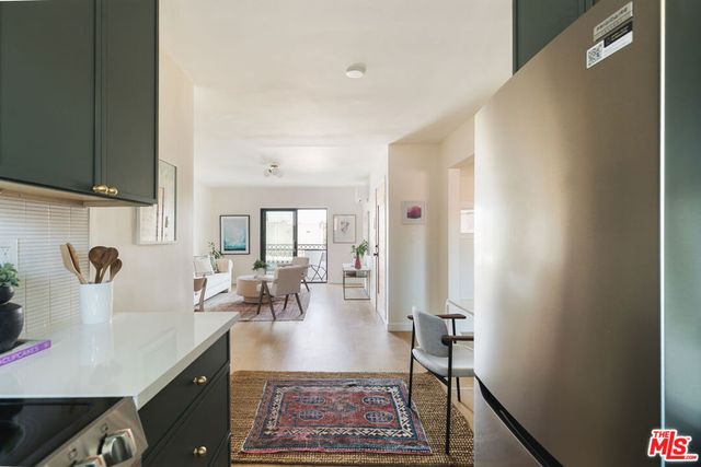 4412 Finley Avenue 7, Los Angeles, CA 90027