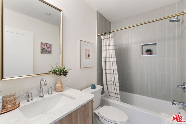 4412 Finley Avenue 7, Los Angeles, CA 90027