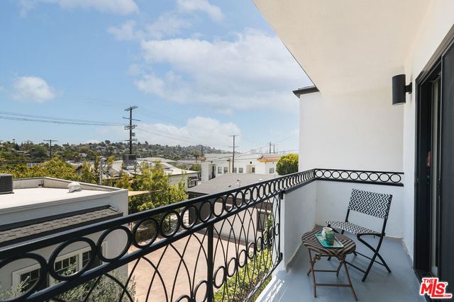 4412 Finley Avenue 7, Los Angeles, CA 90027