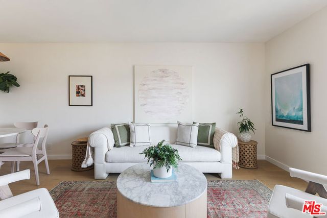 4412 Finley Avenue 7, Los Angeles, CA 90027