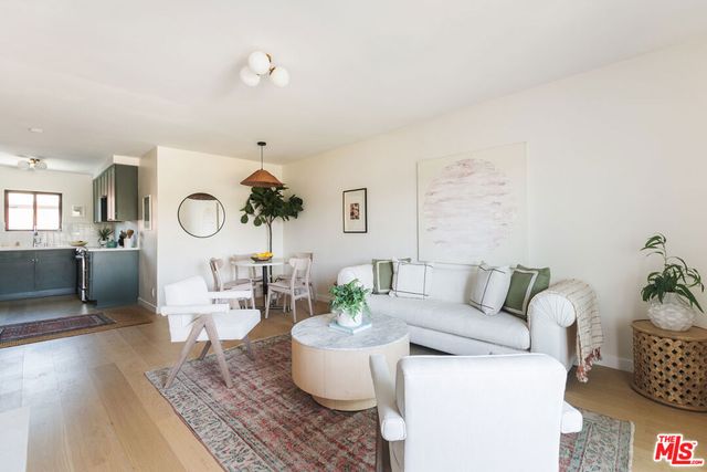 4412 Finley Avenue 7, Los Angeles, CA 90027