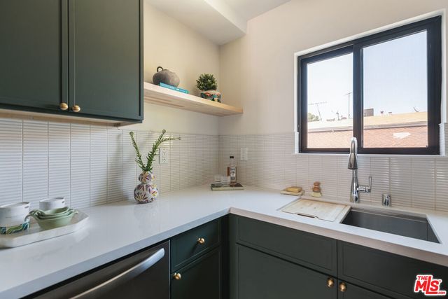 4412 Finley Avenue 7, Los Angeles, CA 90027