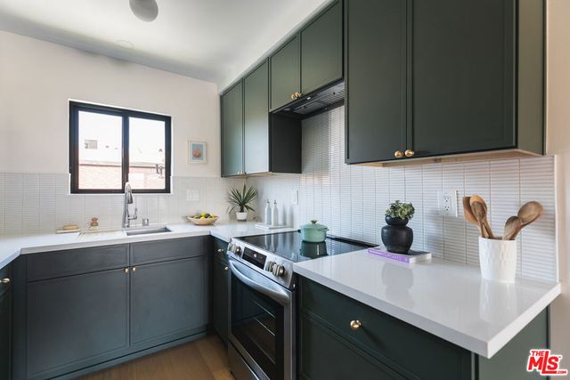 4412 Finley Avenue 7, Los Angeles, CA 90027