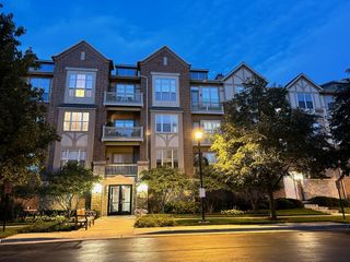 1914 Farnsworth Lane 305, Northbrook, IL 60062