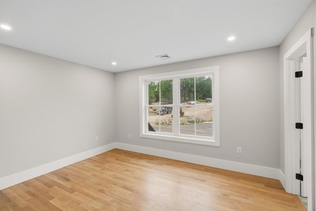 42 Canterbury Road, Pelham, NH 03076