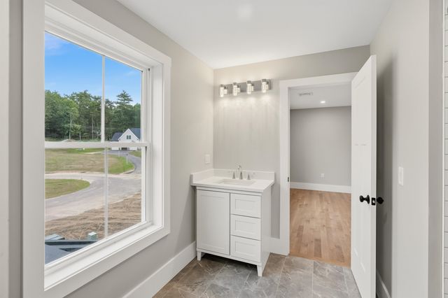 42 Canterbury Road, Pelham, NH 03076
