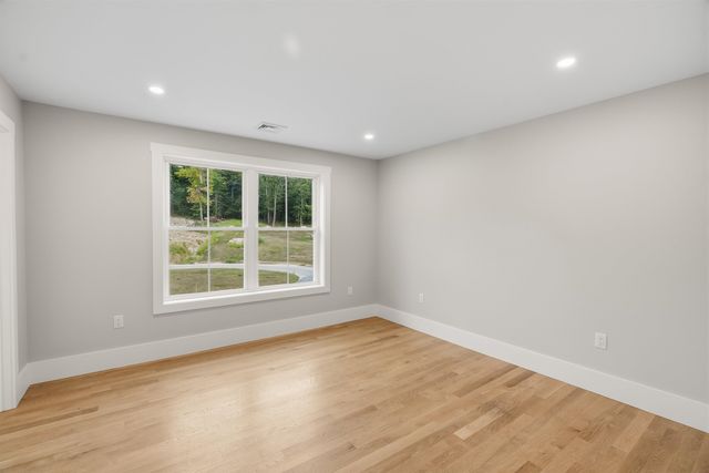 42 Canterbury Road, Pelham, NH 03076